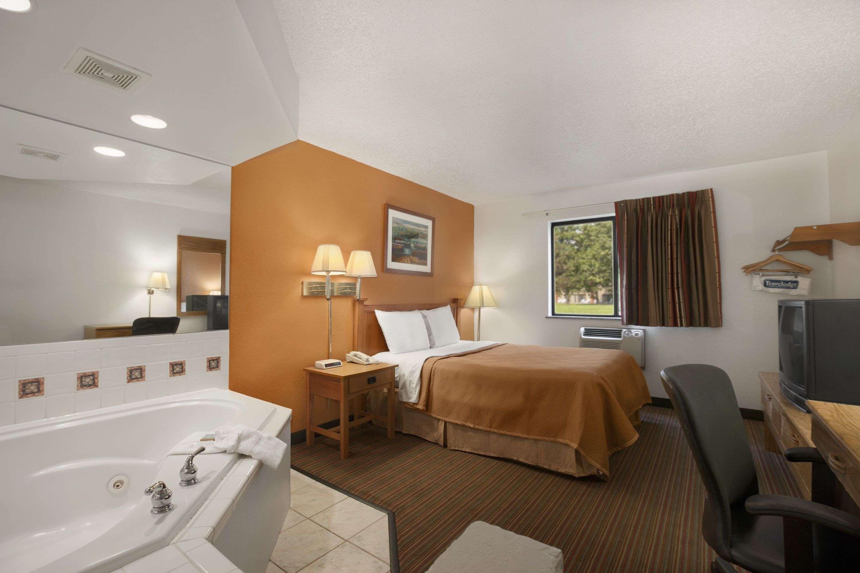 Travelodge By Wyndham Muskegon Exteriér fotografie