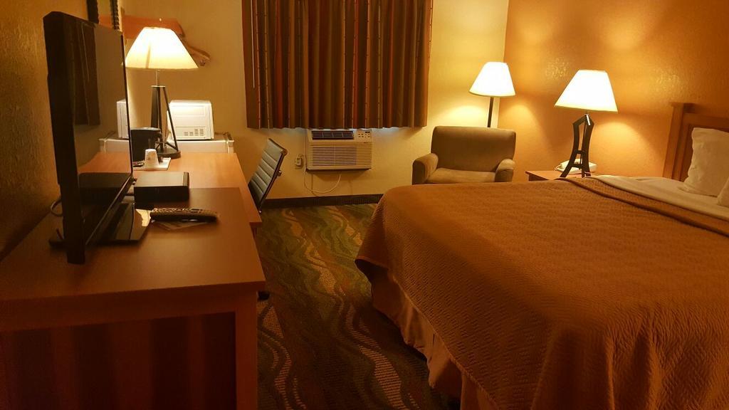 Travelodge By Wyndham Muskegon Exteriér fotografie