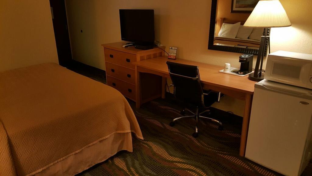 Travelodge By Wyndham Muskegon Exteriér fotografie