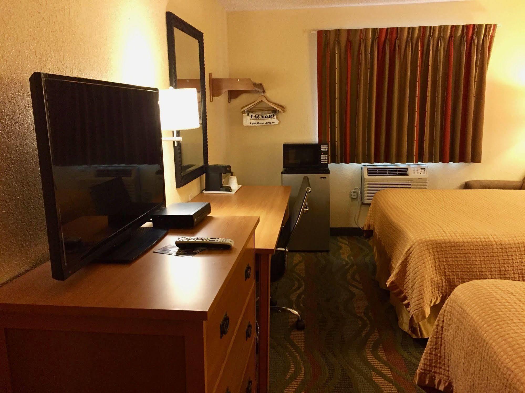 Travelodge By Wyndham Muskegon Exteriér fotografie